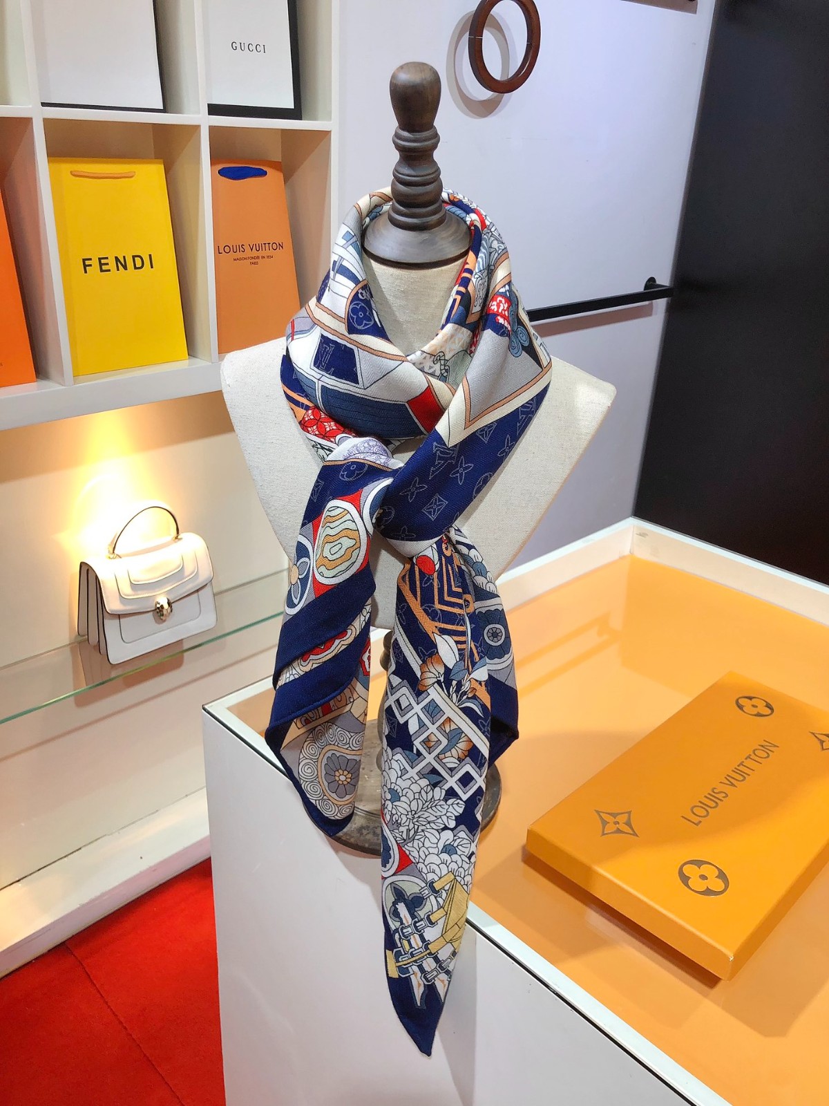 03 L-V Scarf