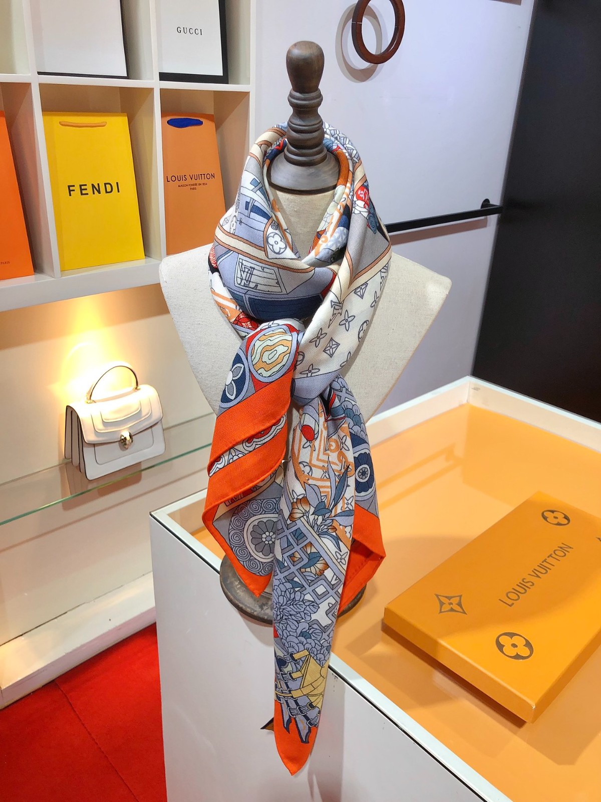 03 L-V Scarf