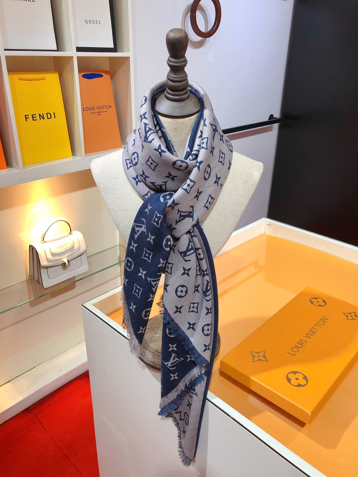 03 L-V Scarf
