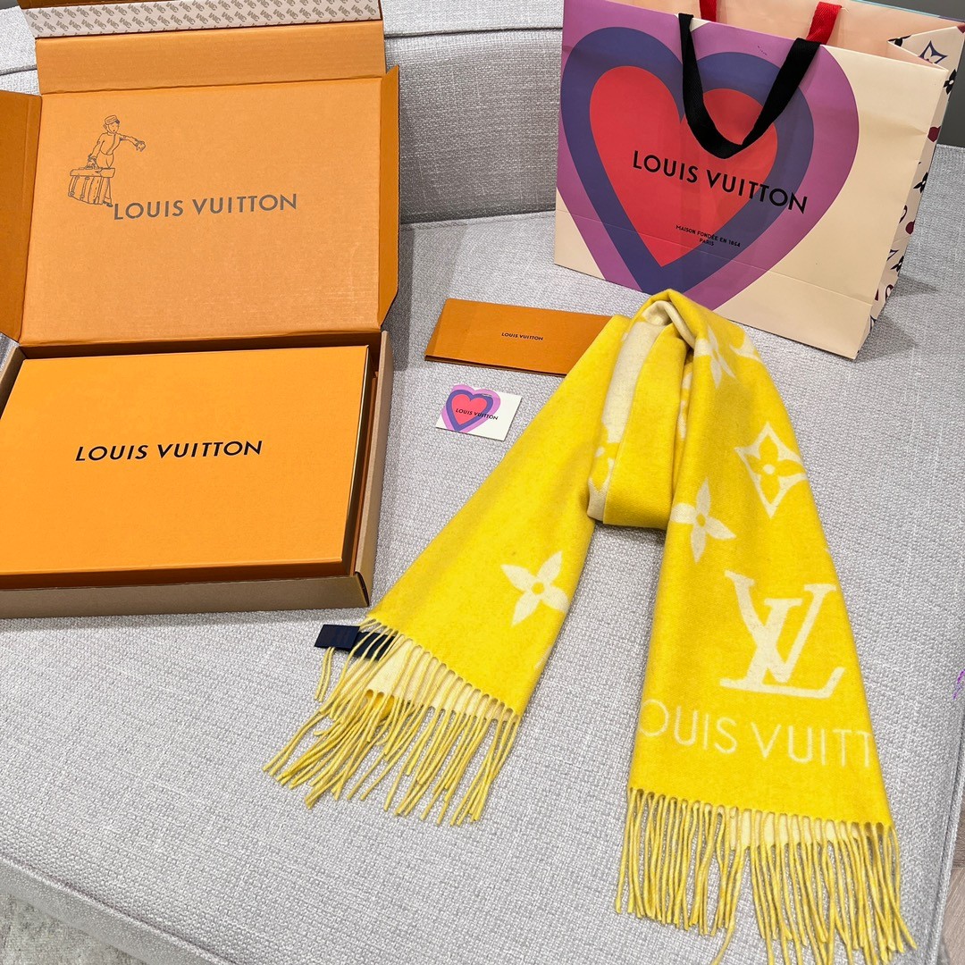 03 L-V Scarf