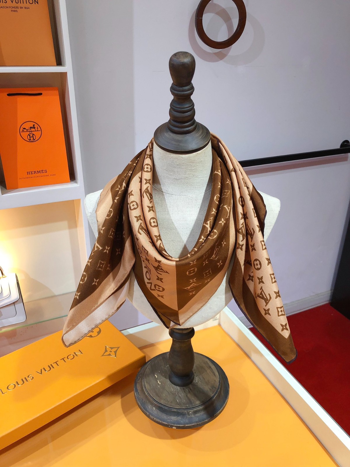 03 L-V Scarf