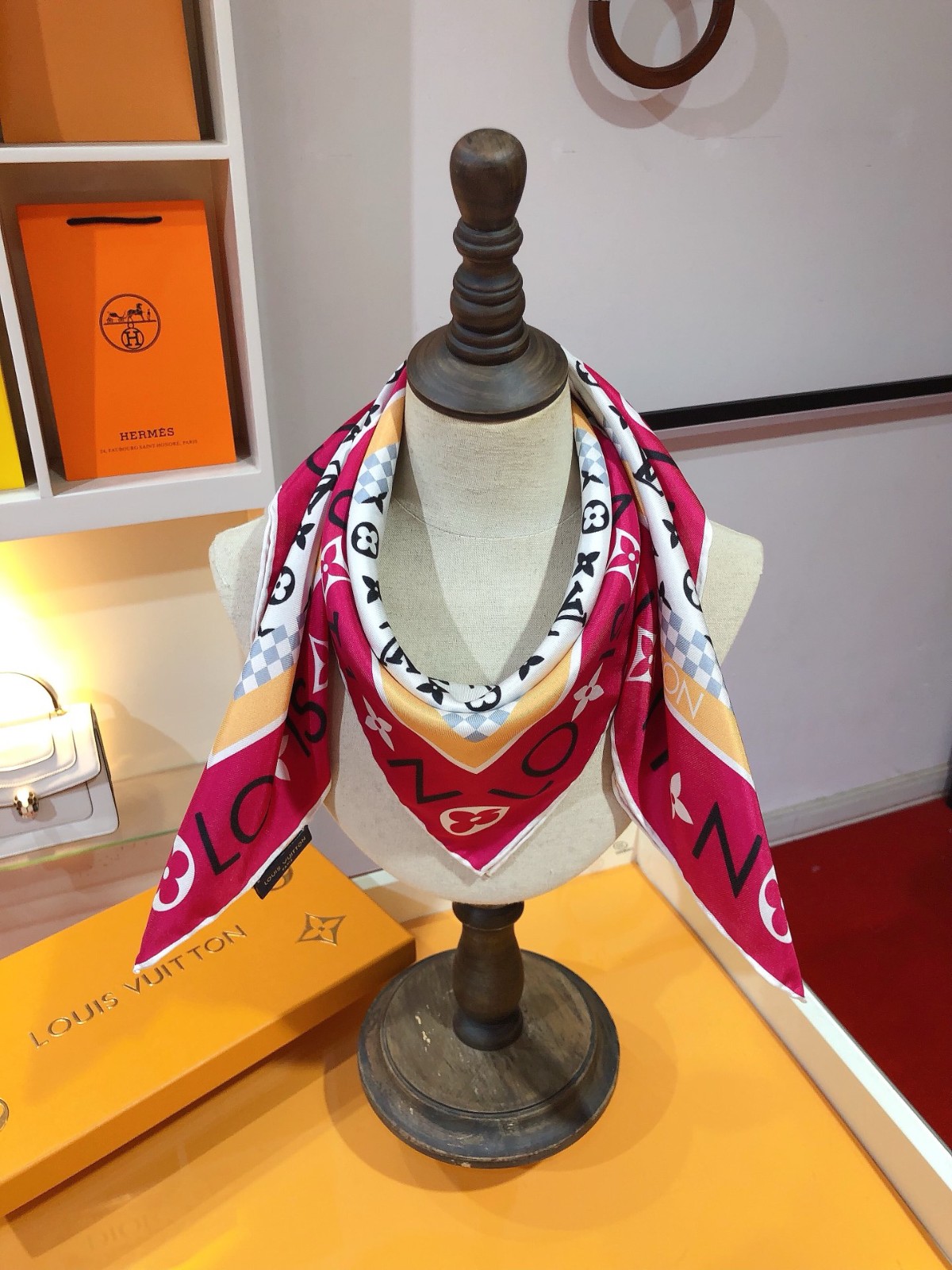 03 L-V Scarf