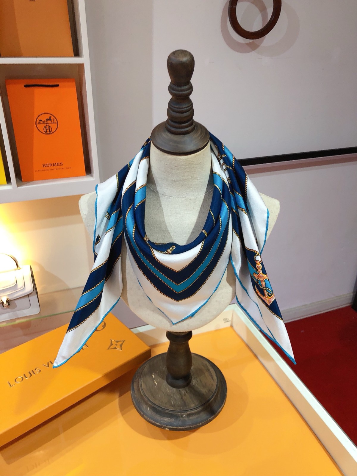 03 L-V Scarf