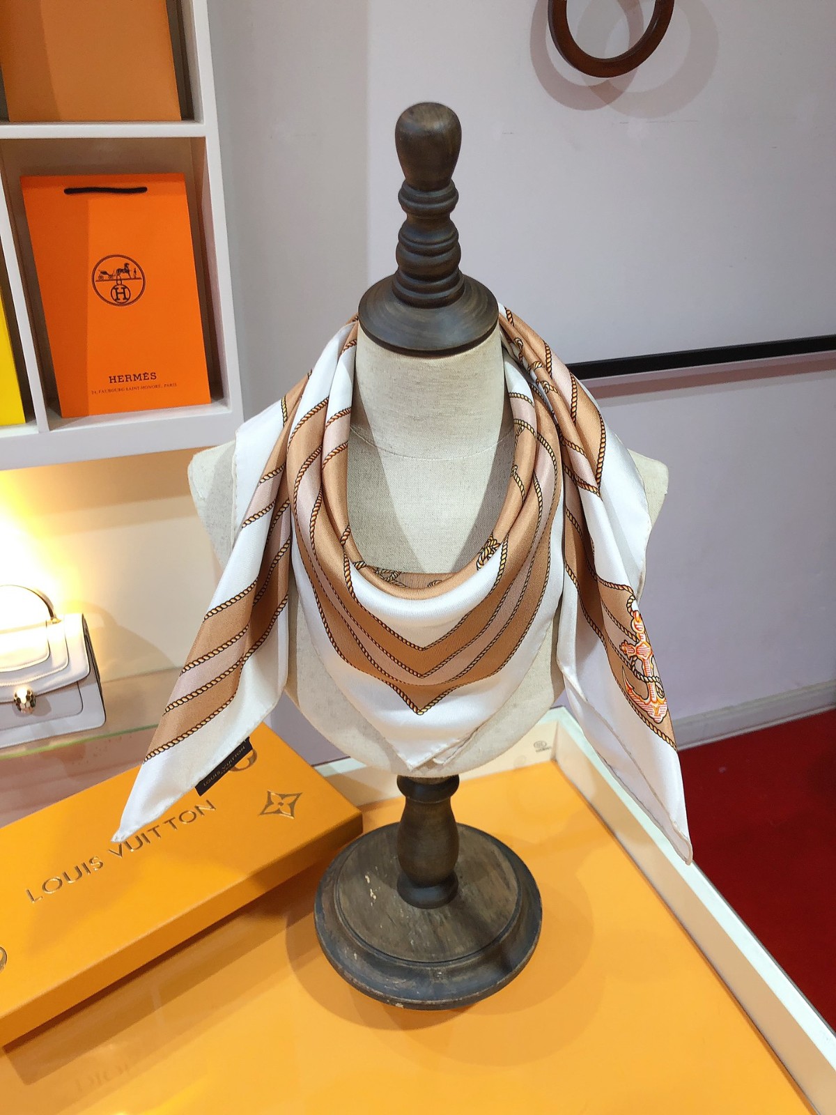 03 L-V Scarf