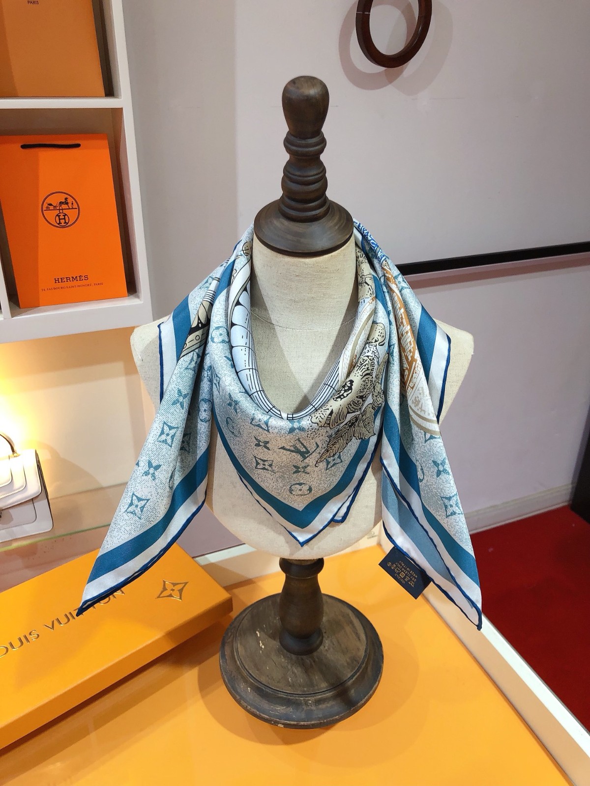 03 L-V Scarf