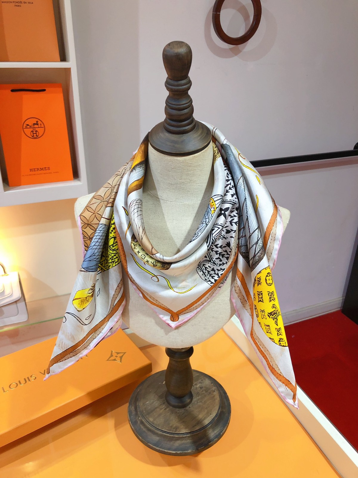 03 L-V Scarf