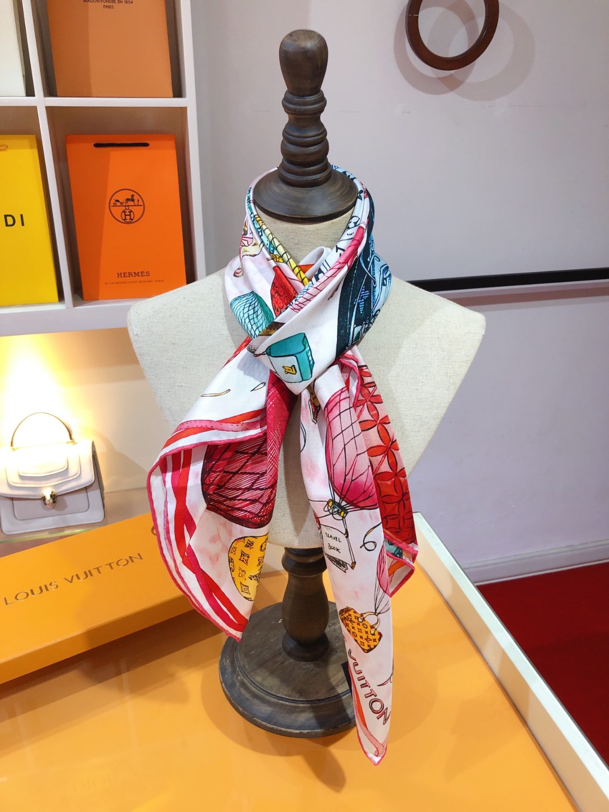 03 L-V Scarf