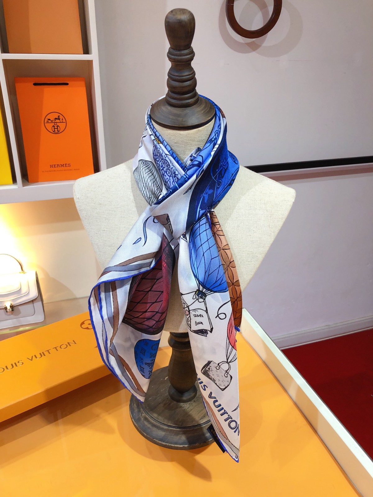 03 L-V Scarf