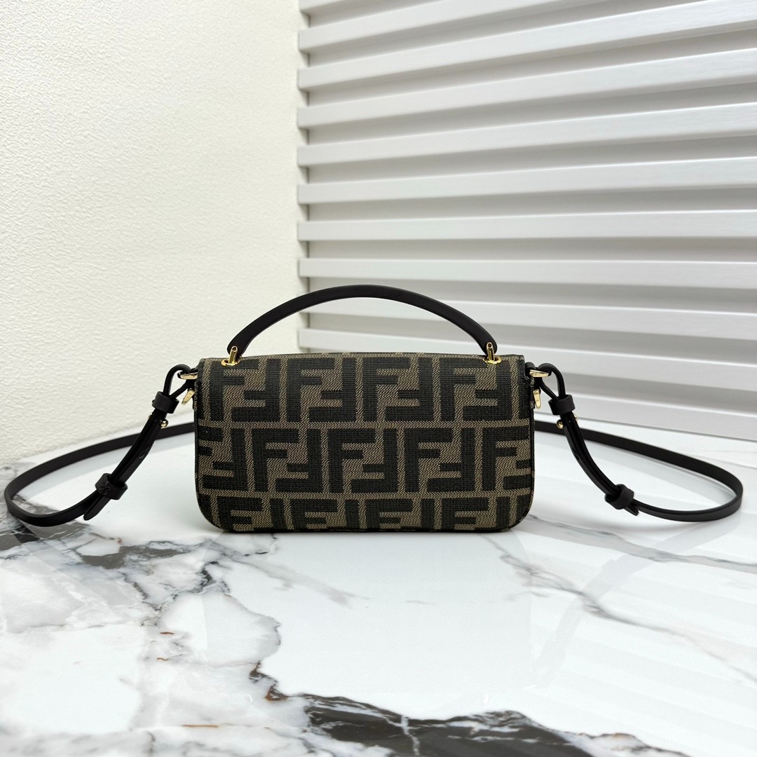 024 48123151 size 19x3x11cm