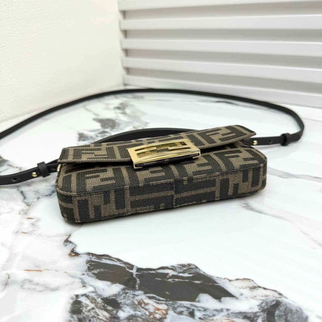 024 48123151 size 19x3x11cm