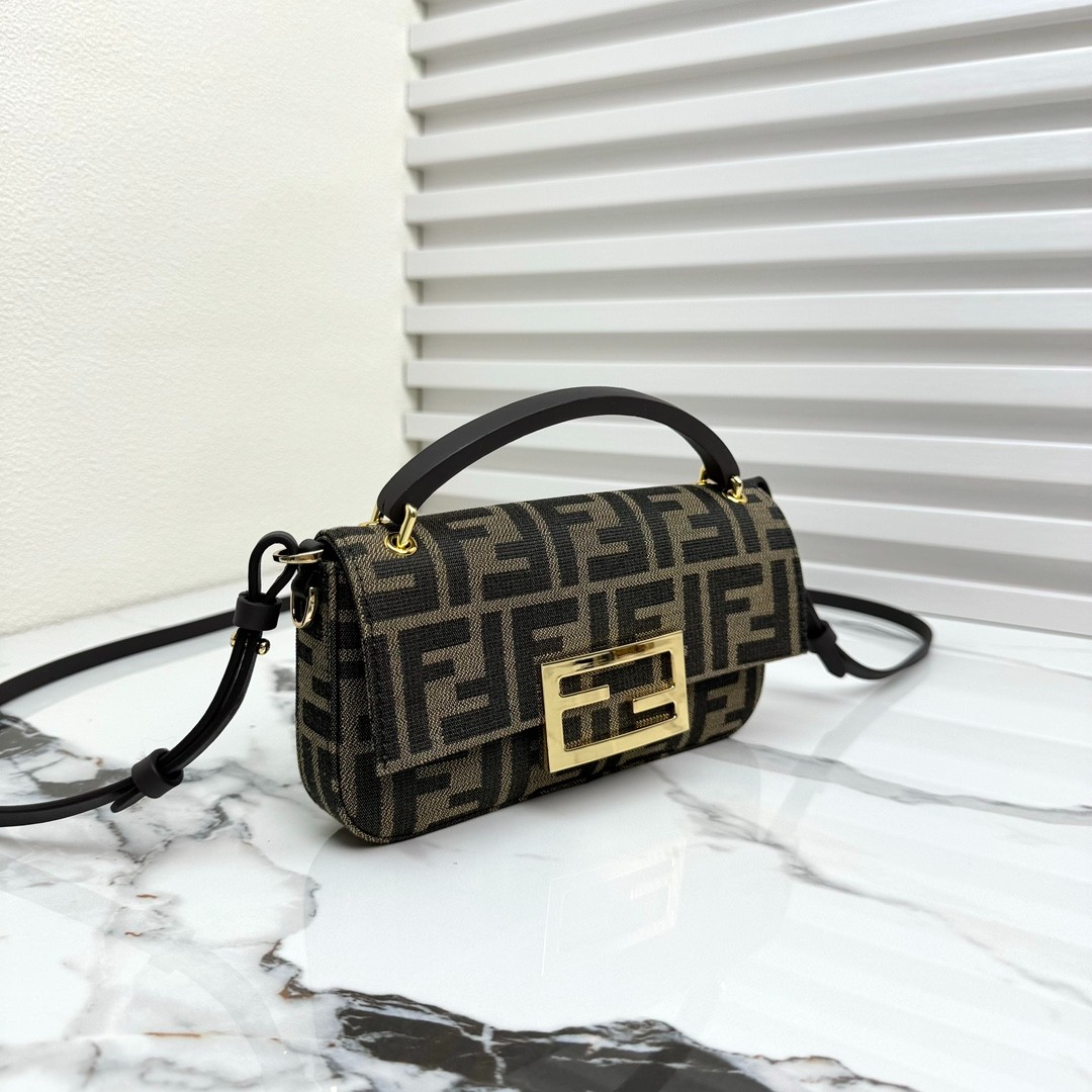 024 48123151 size 19x3x11cm