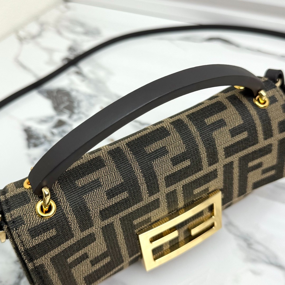 024 48123151 size 19x3x11cm