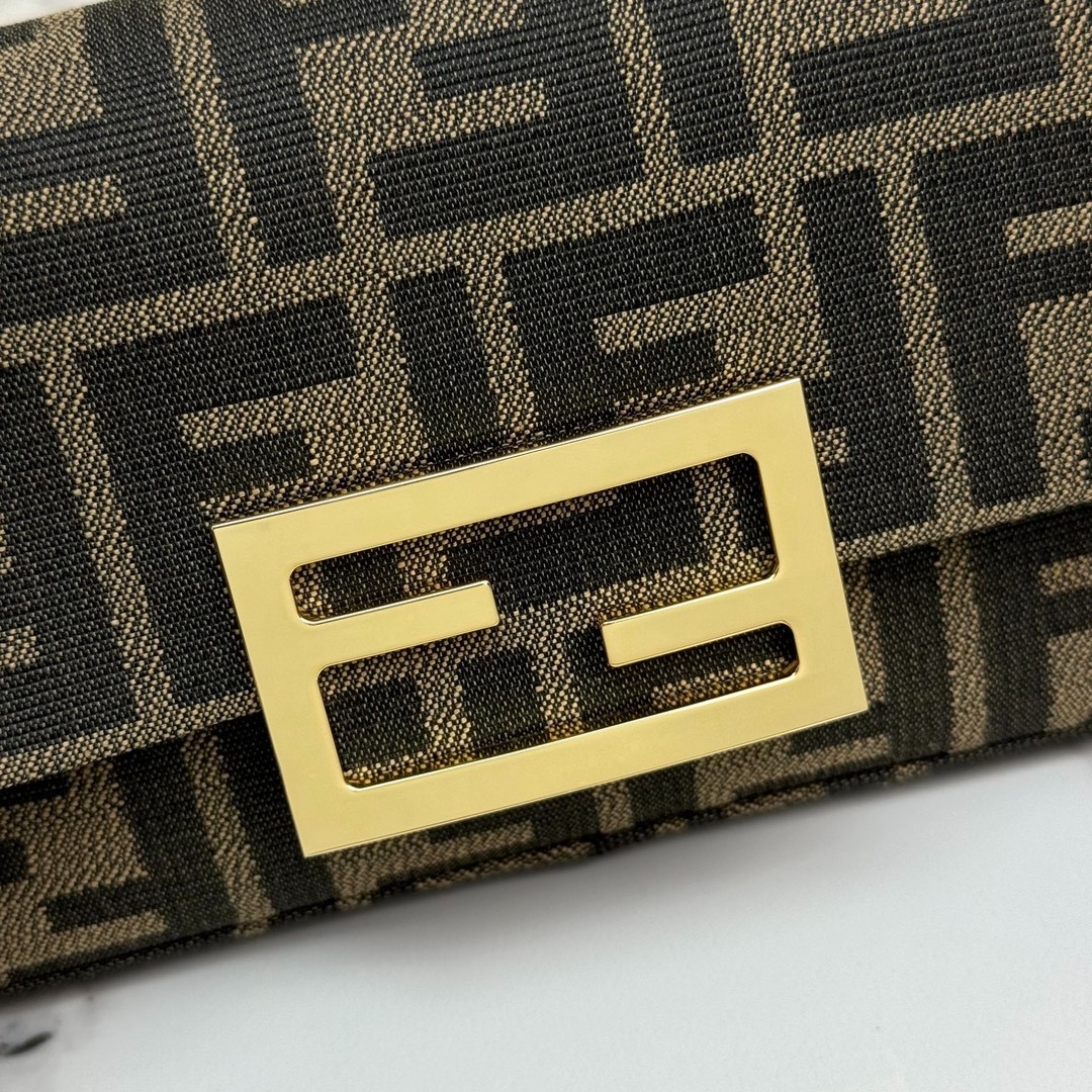 024 48123151 size 19x3x11cm