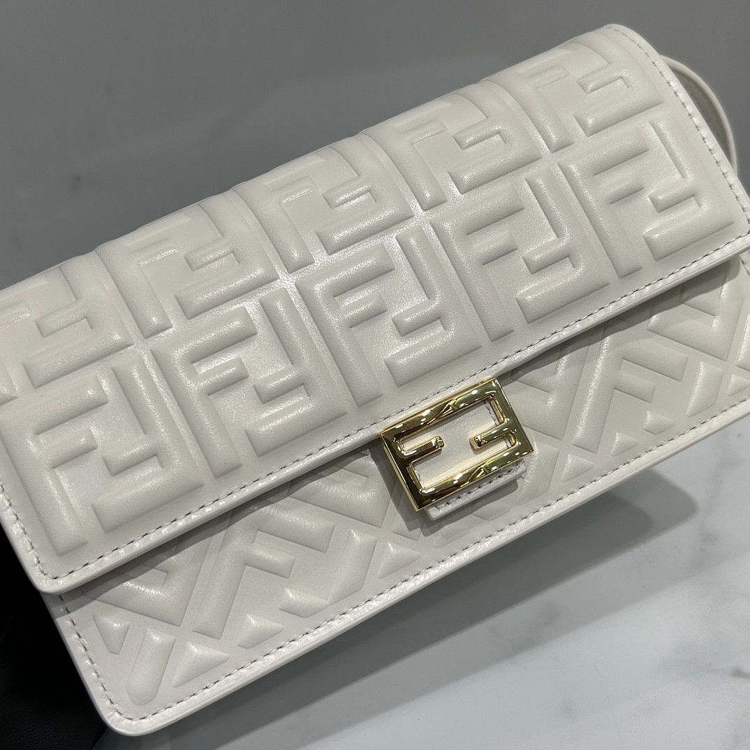 022 60123177 size 21x11.5x5cm