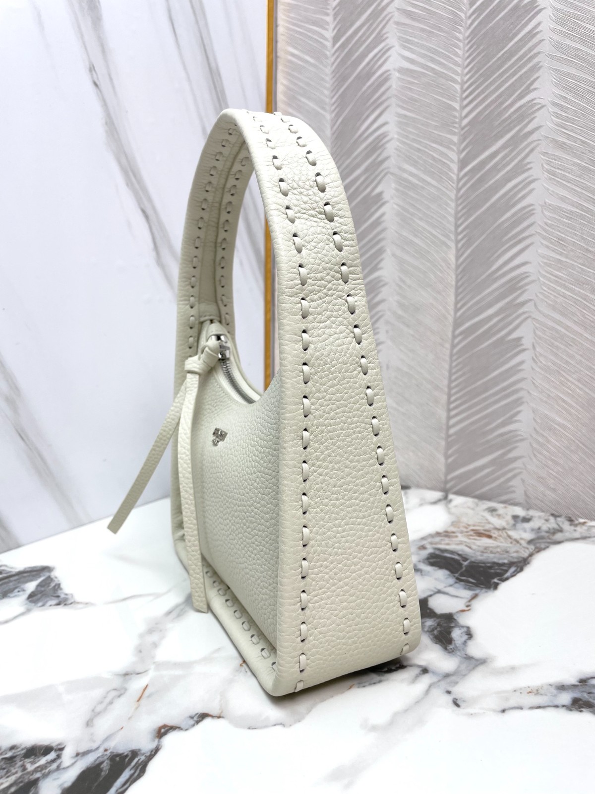 015 60123177 size 20.5x28x7cm