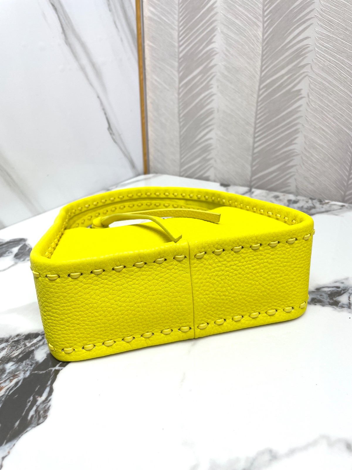 014 60123177 size 20.5x28x7cm