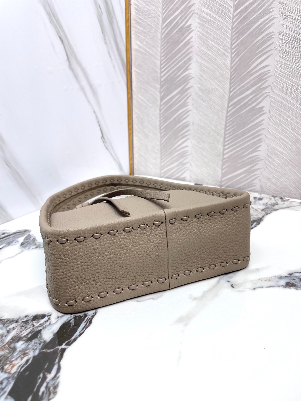 012 60123177 size 20.5x28x7cm