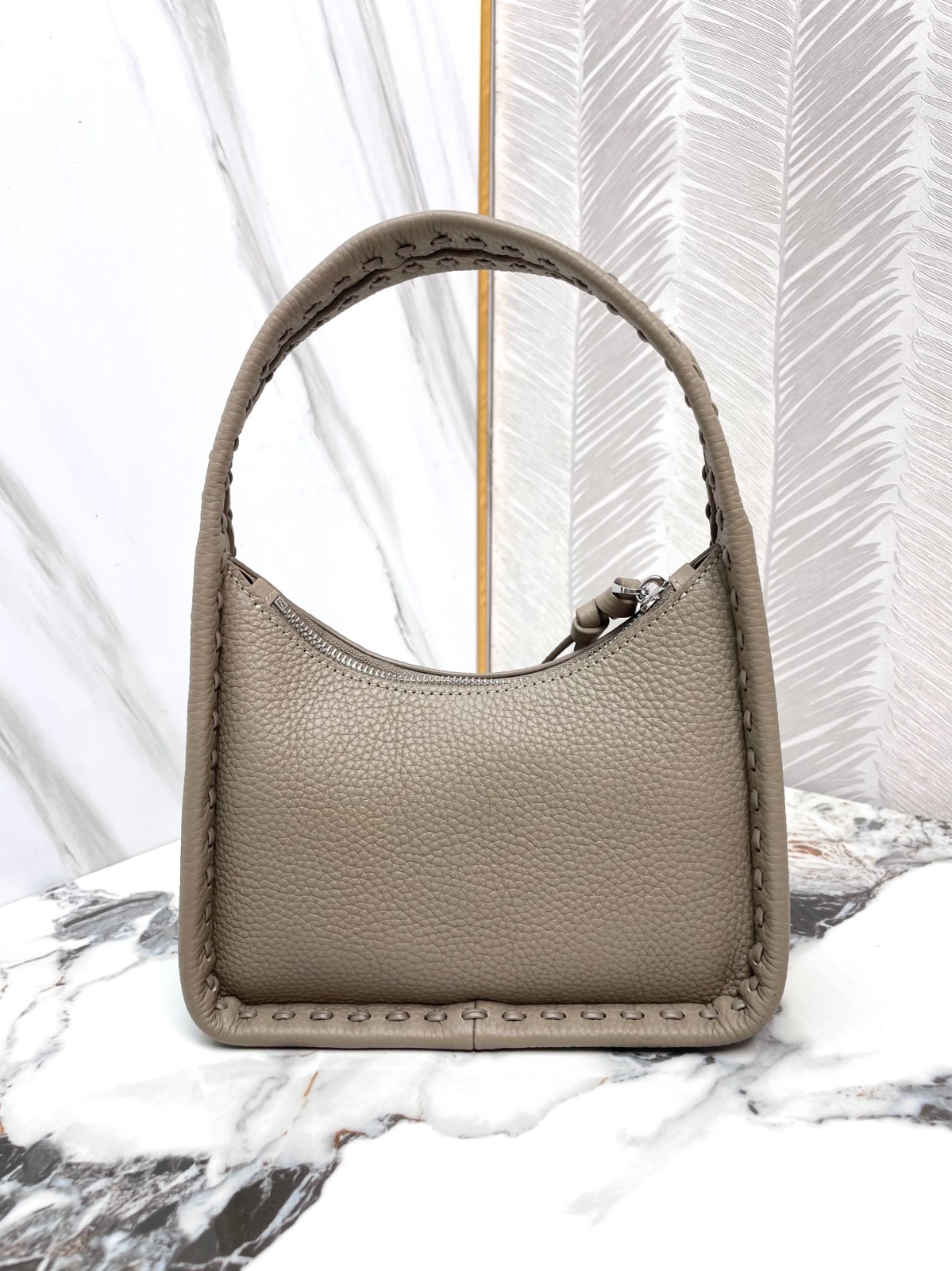 012 60123177 size 20.5x28x7cm