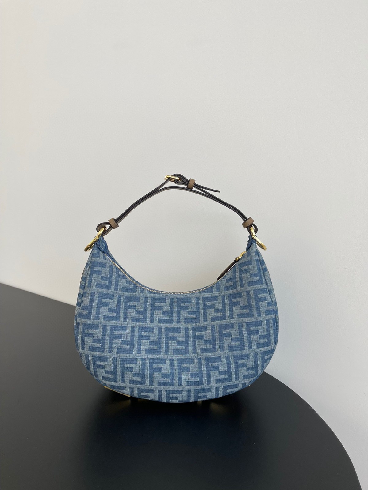 011 60123177 size 20x7.5x13cm