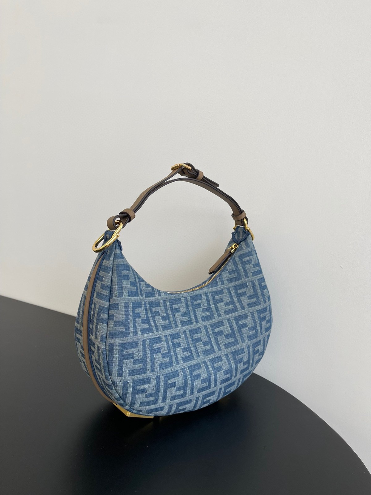 011 60123177 size 20x7.5x13cm