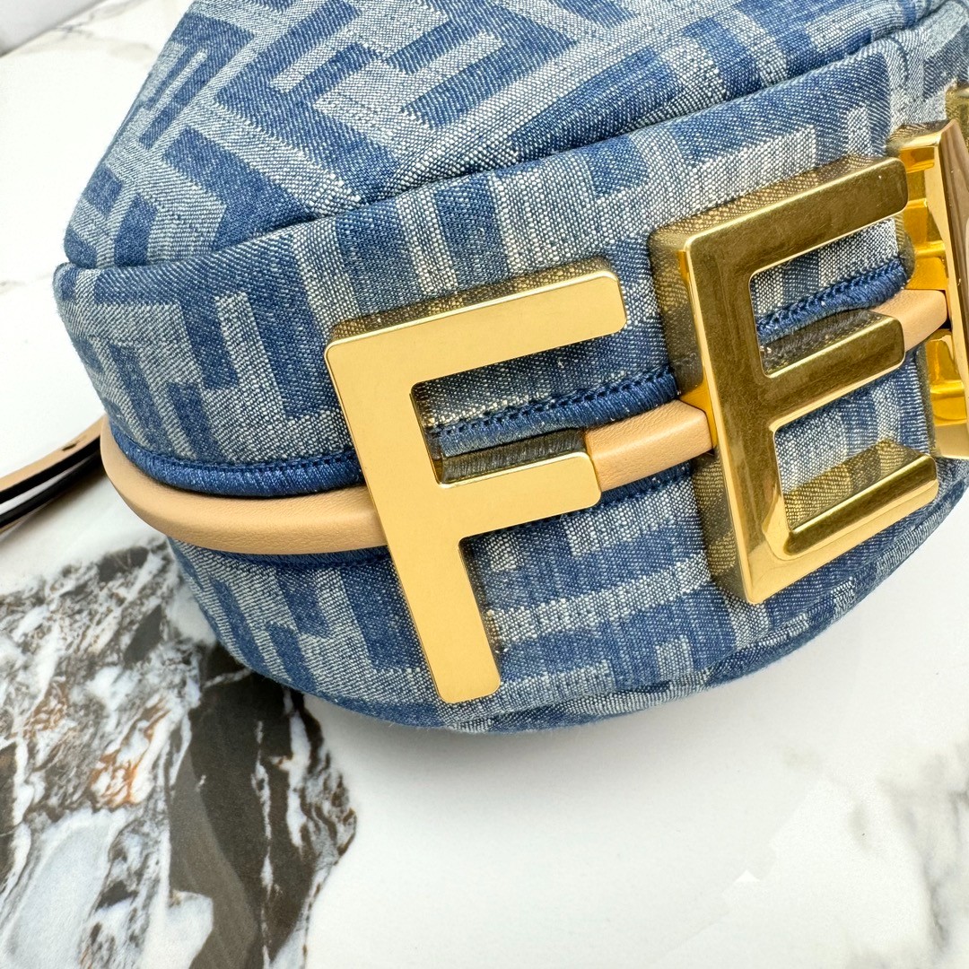 010 55123168 size 20x7.5x13cm