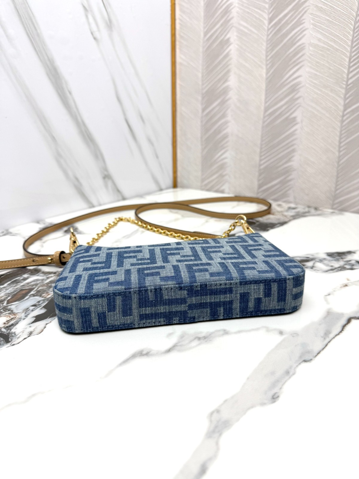 008 40123136 size 20x3x13cm