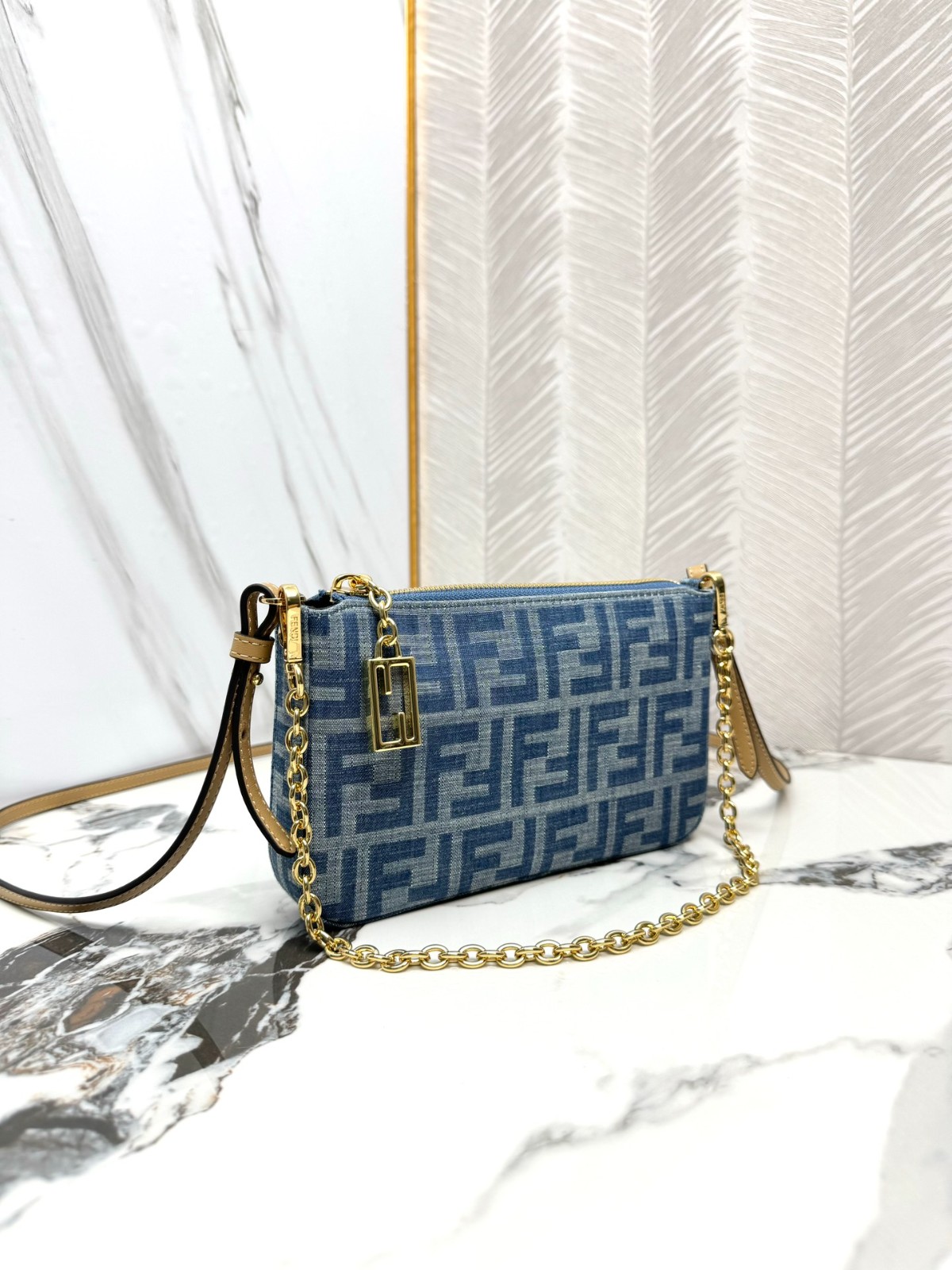 008 40123136 size 20x3x13cm