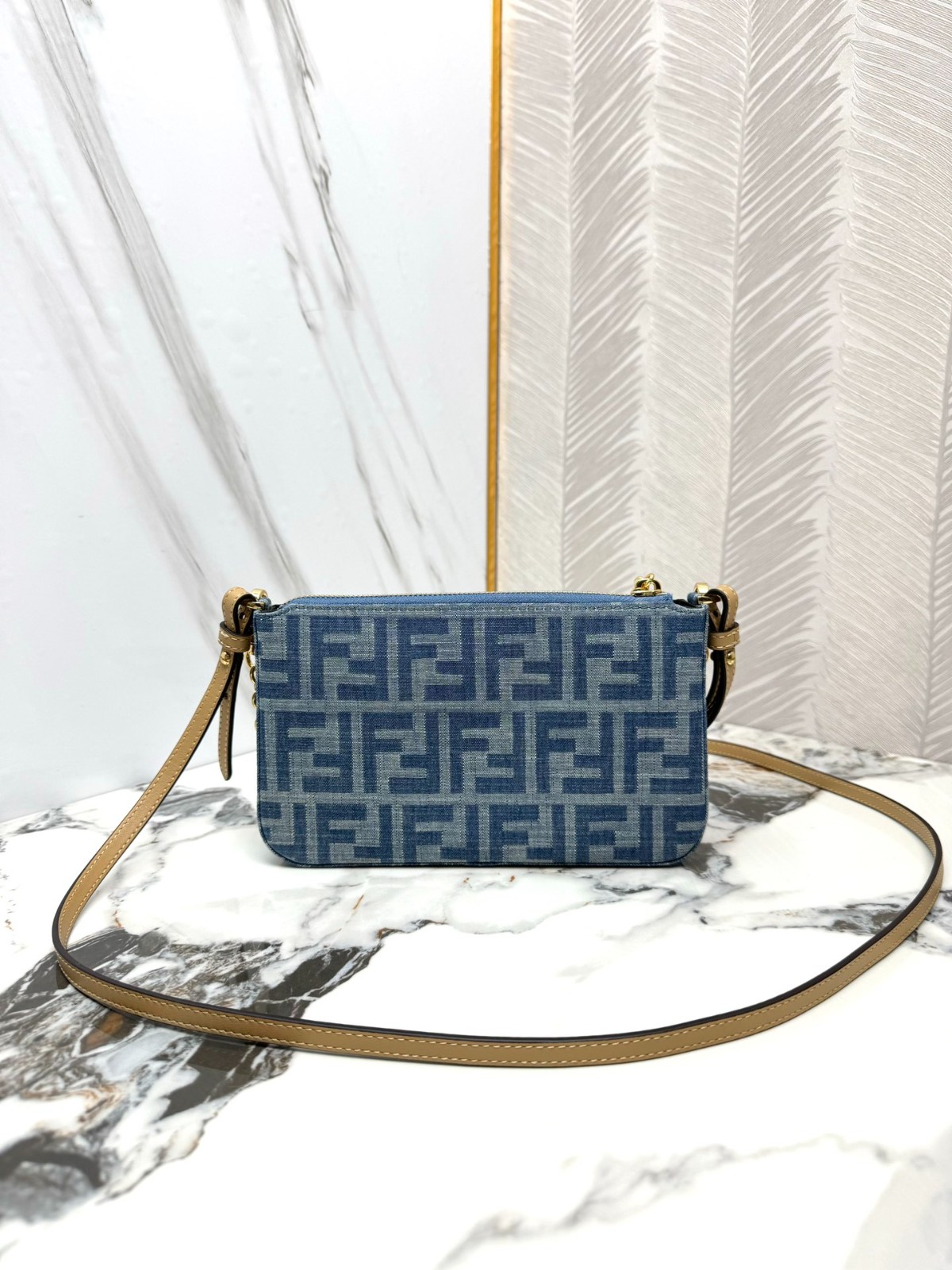 008 40123136 size 20x3x13cm