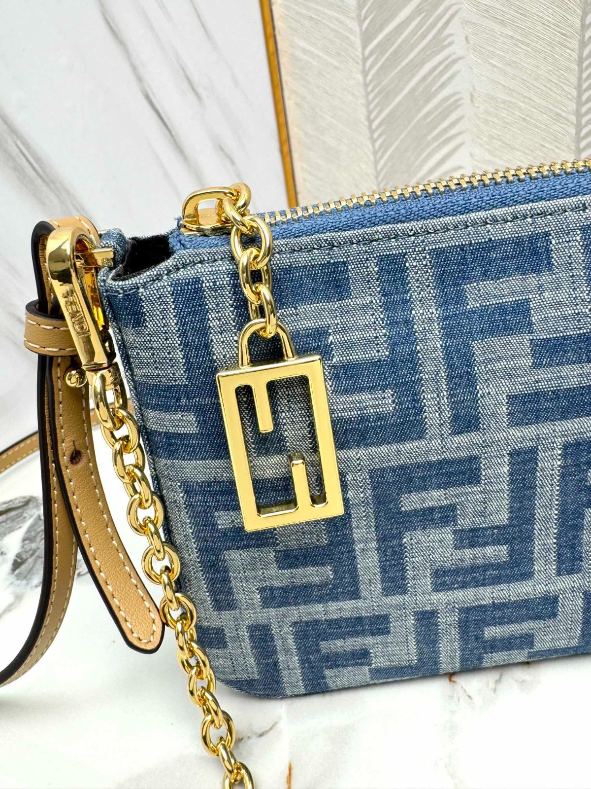 008 40123136 size 20x3x13cm