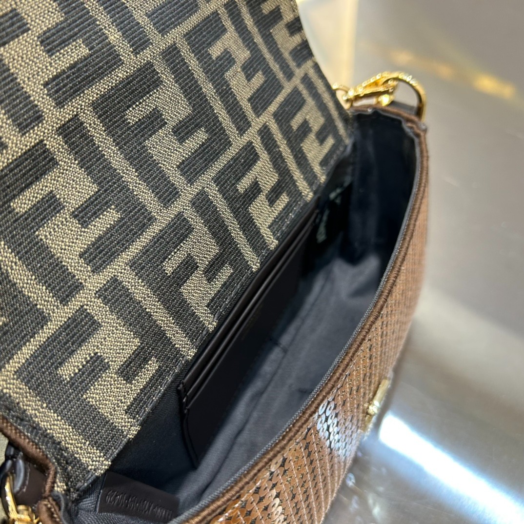 002 57123172 size 19x10x4cm