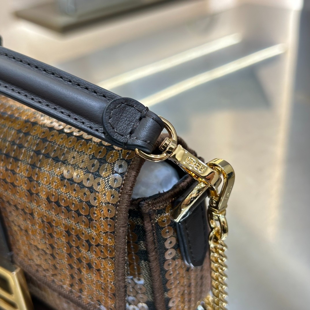 002 57123172 size 19x10x4cm