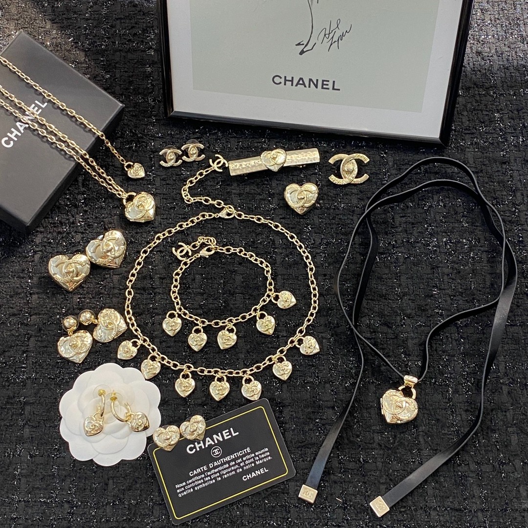 38 CHANEL