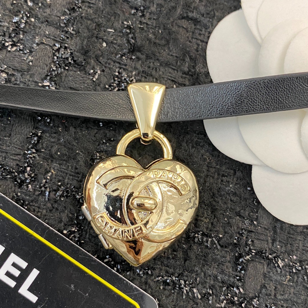 38 CHANEL