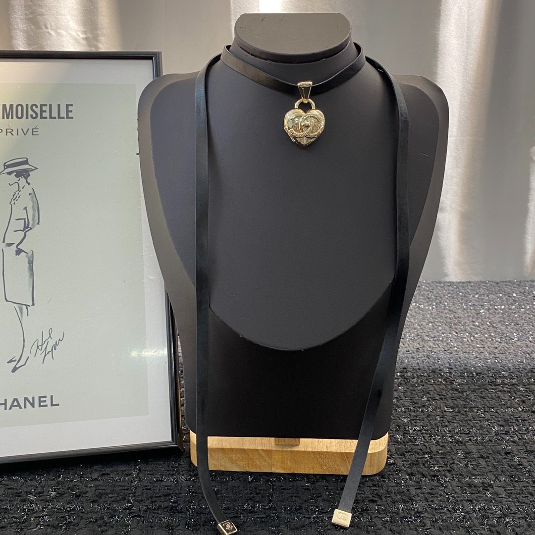 38 CHANEL