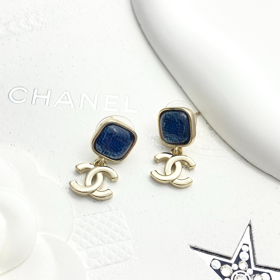 33 CHANEL