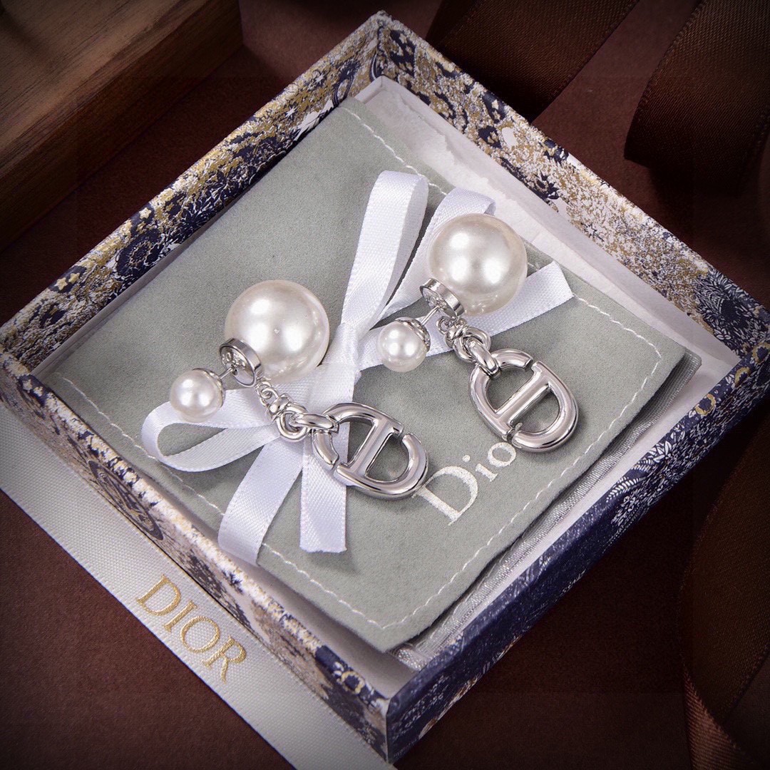 24 DIOR