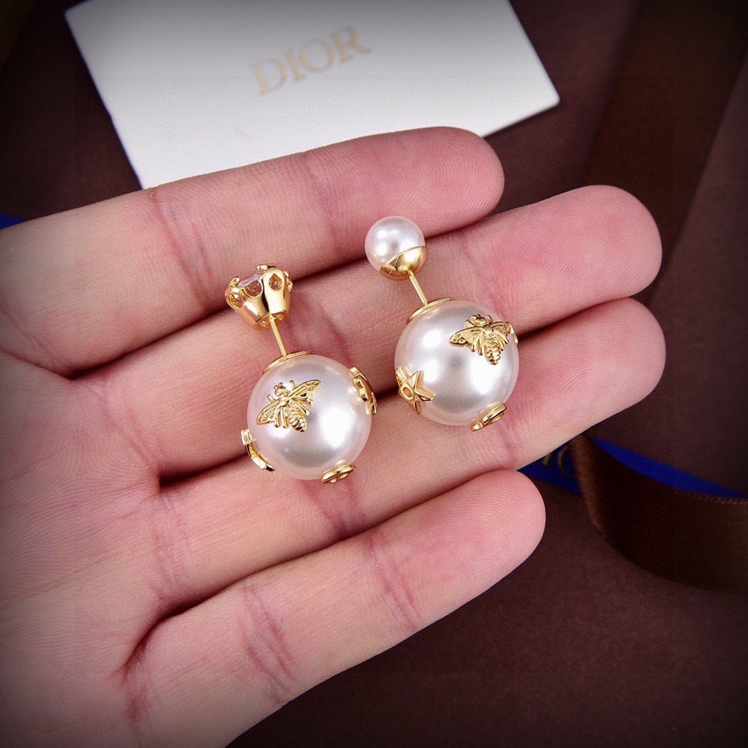 23 DIOR