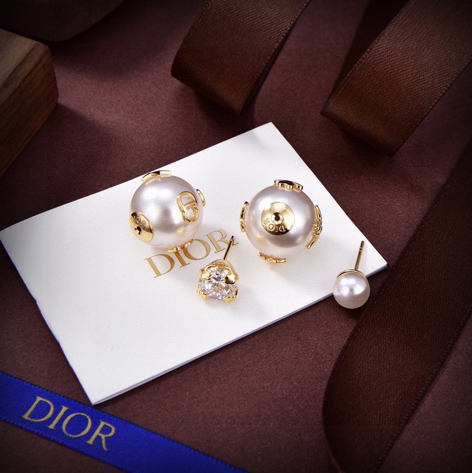 23 DIOR
