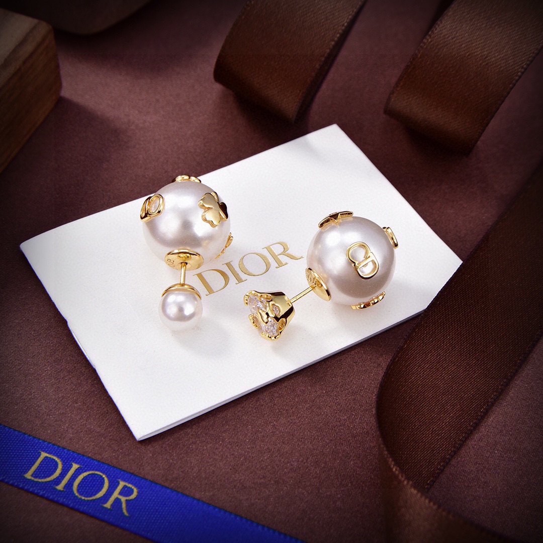 23 DIOR