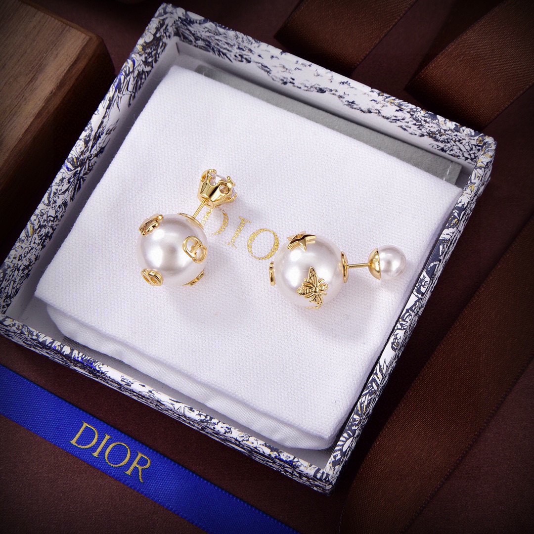 23 DIOR