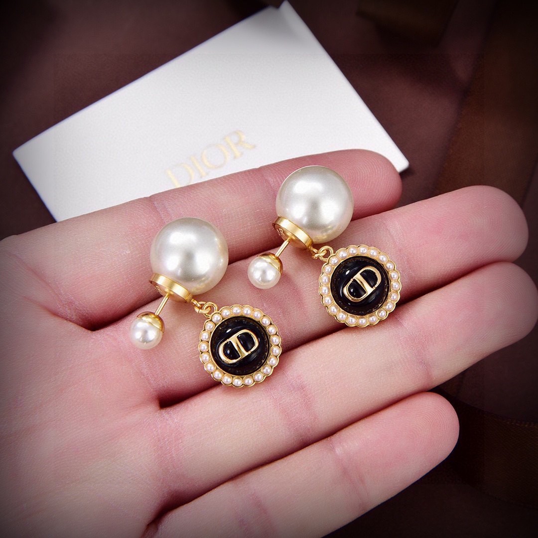 13 DIOR