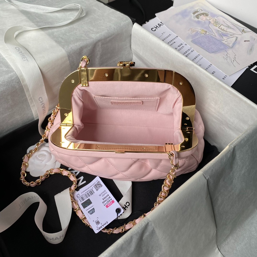 079 CHANEL AS4717