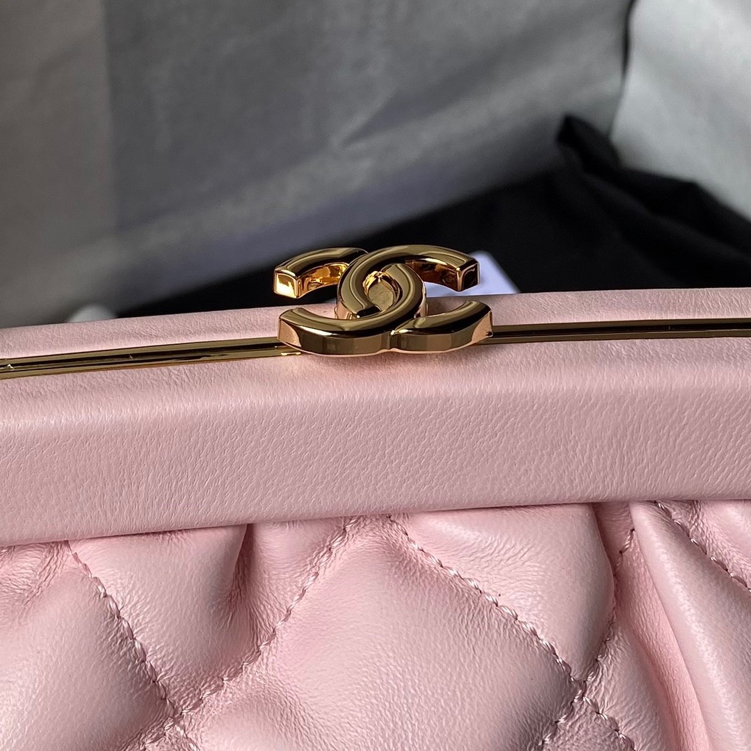 079 CHANEL AS4717