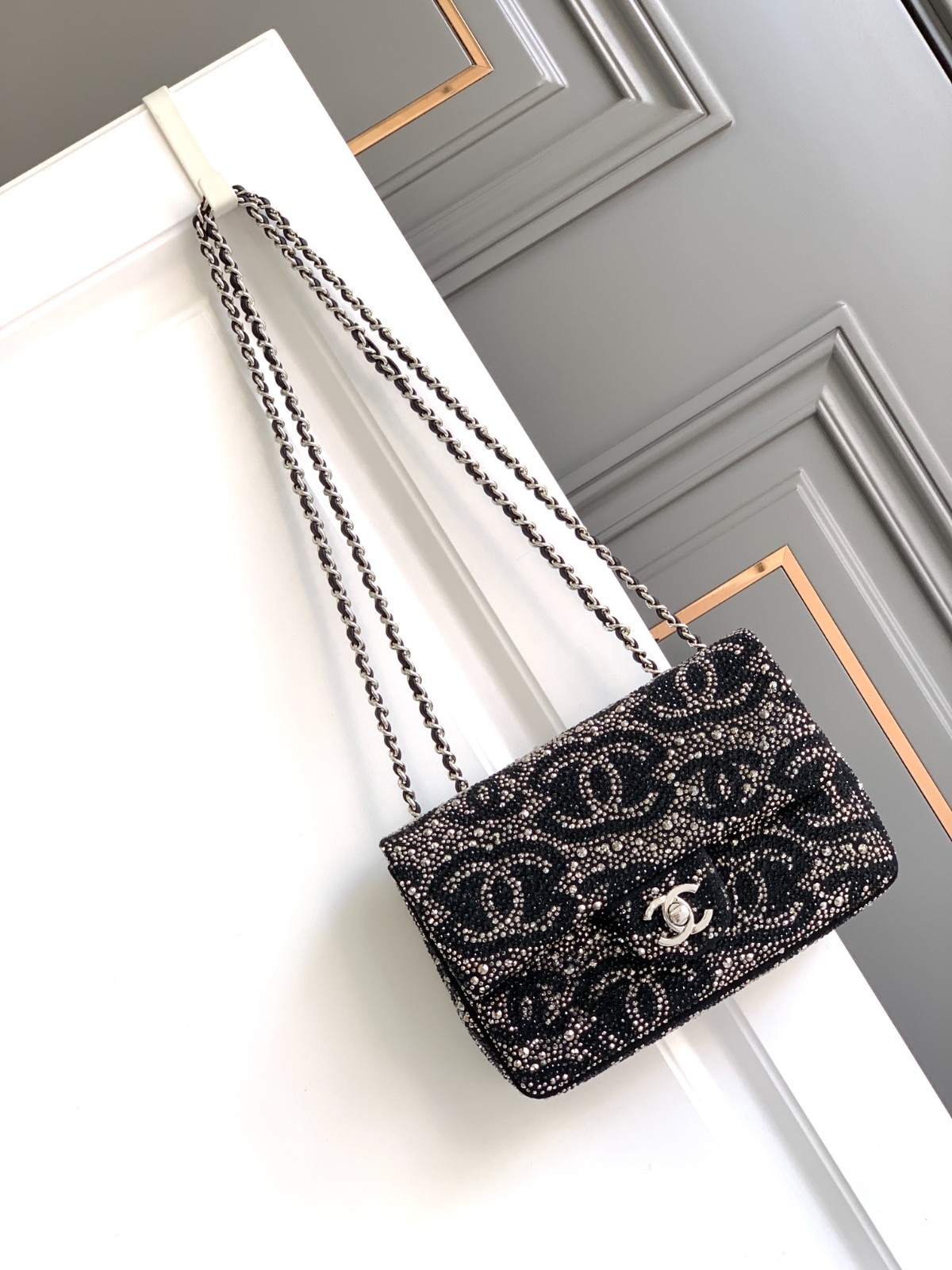 075 CHANEL CF