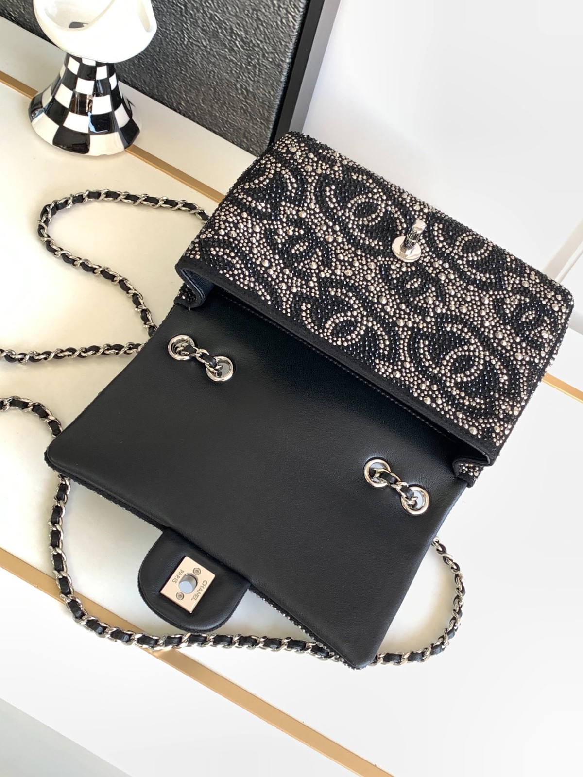 075 CHANEL CF