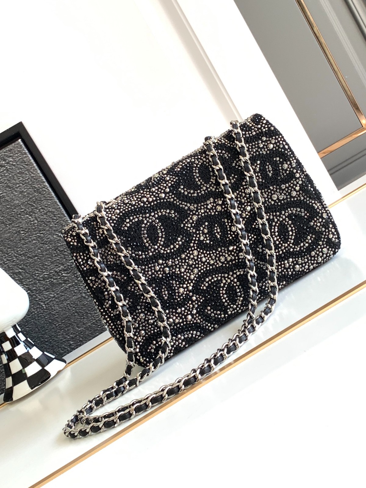 075 CHANEL CF