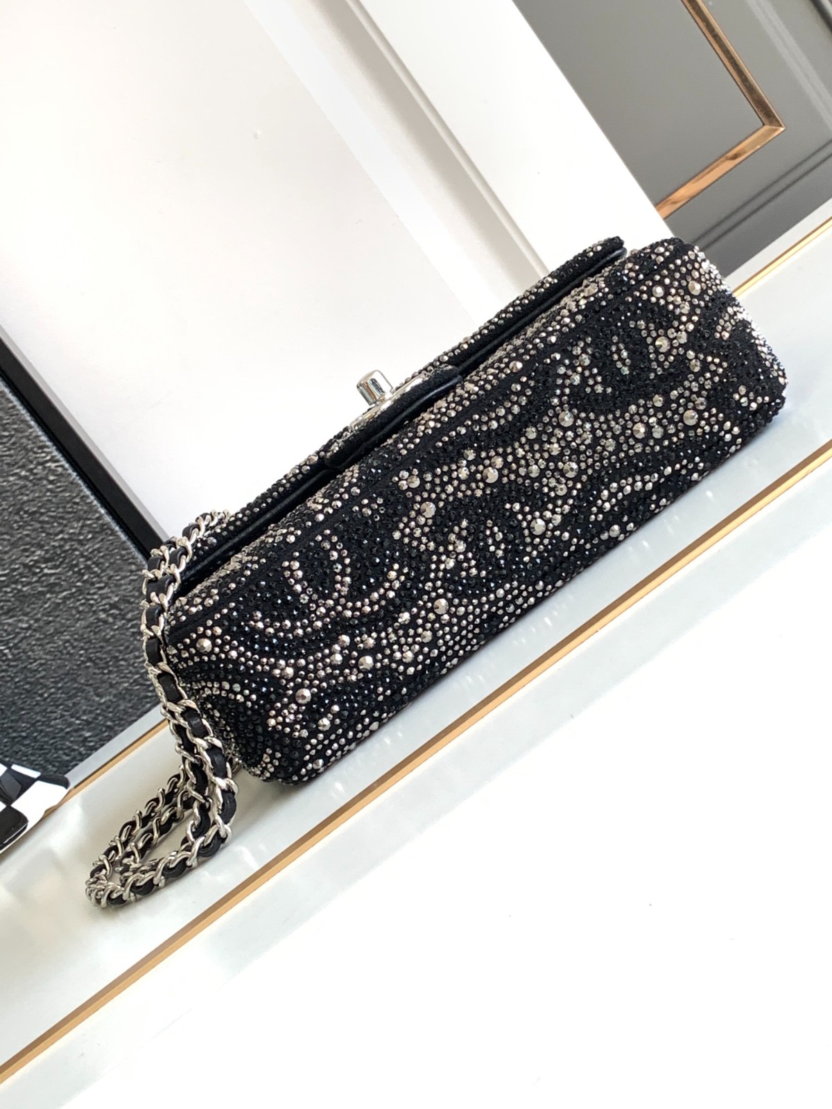 075 CHANEL CF