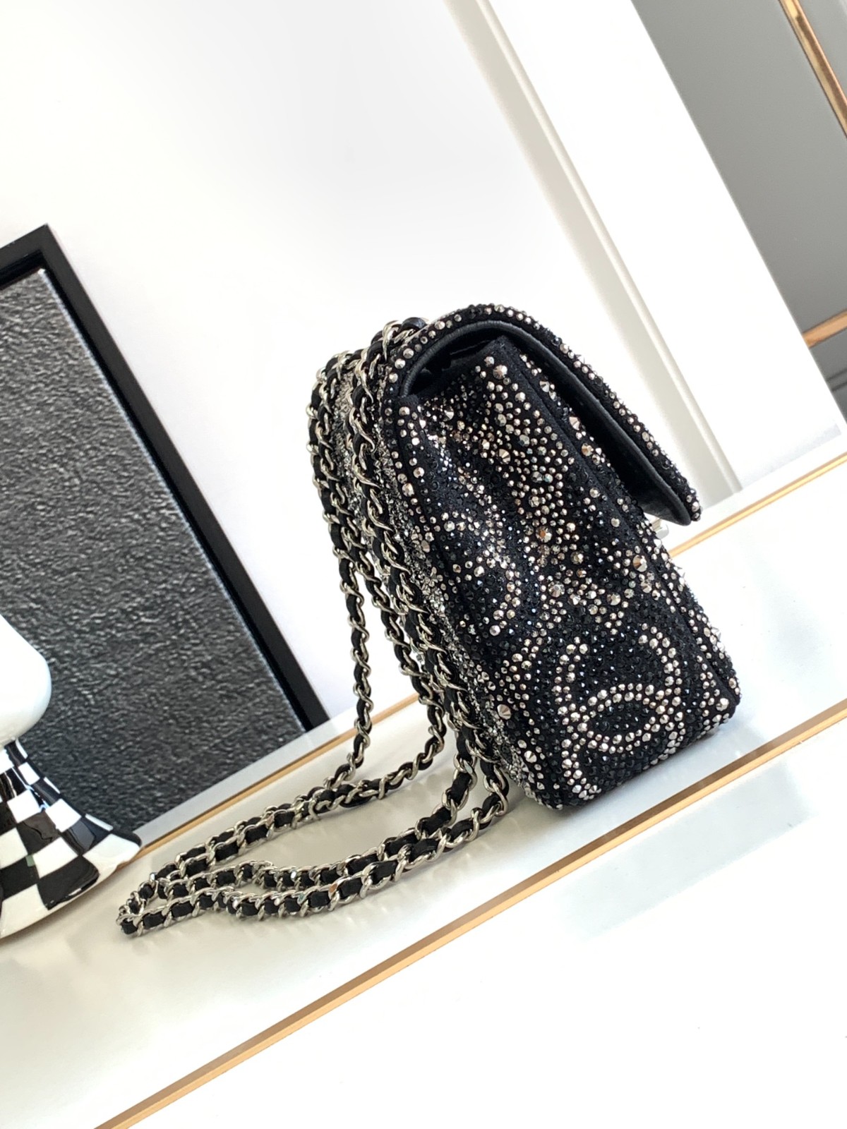 075 CHANEL CF