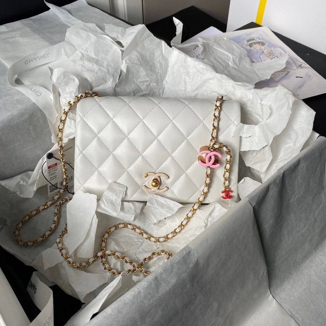 040 CHANEL AS4967