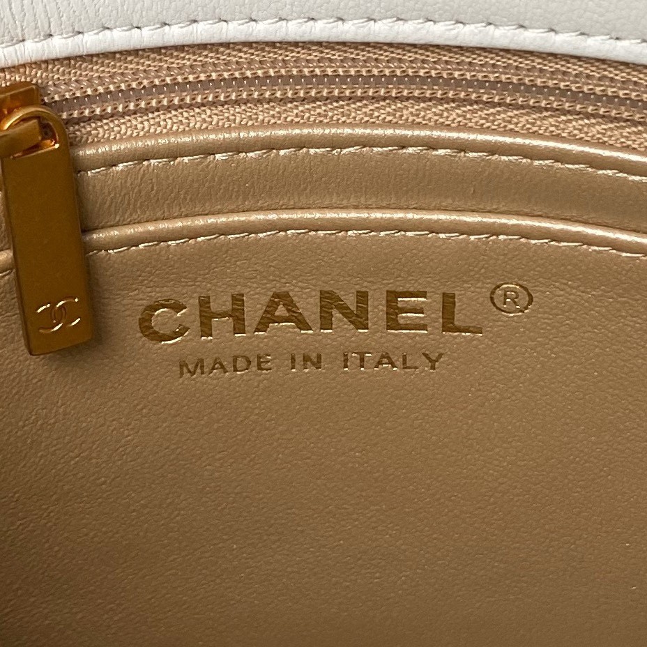 040 CHANEL AS4967